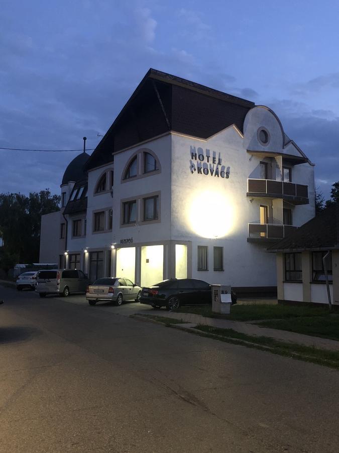 Kovacs Hotel Superior Vásárosnamény Exterior foto